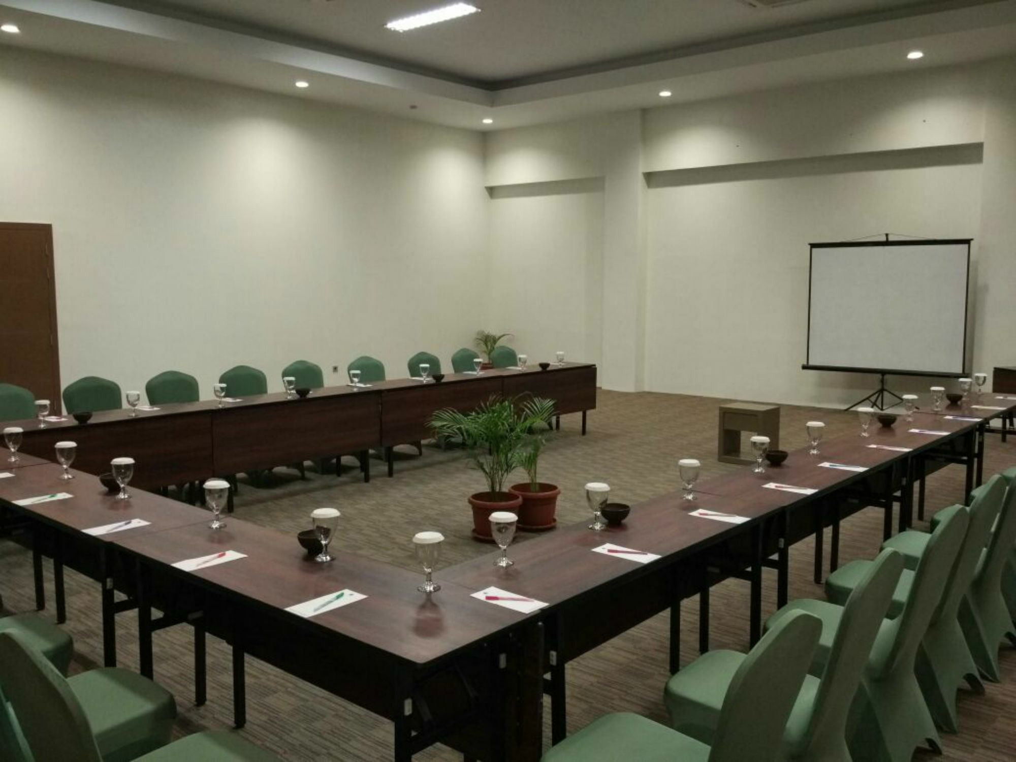 Opi Indah Hotel Palembang Exterior foto