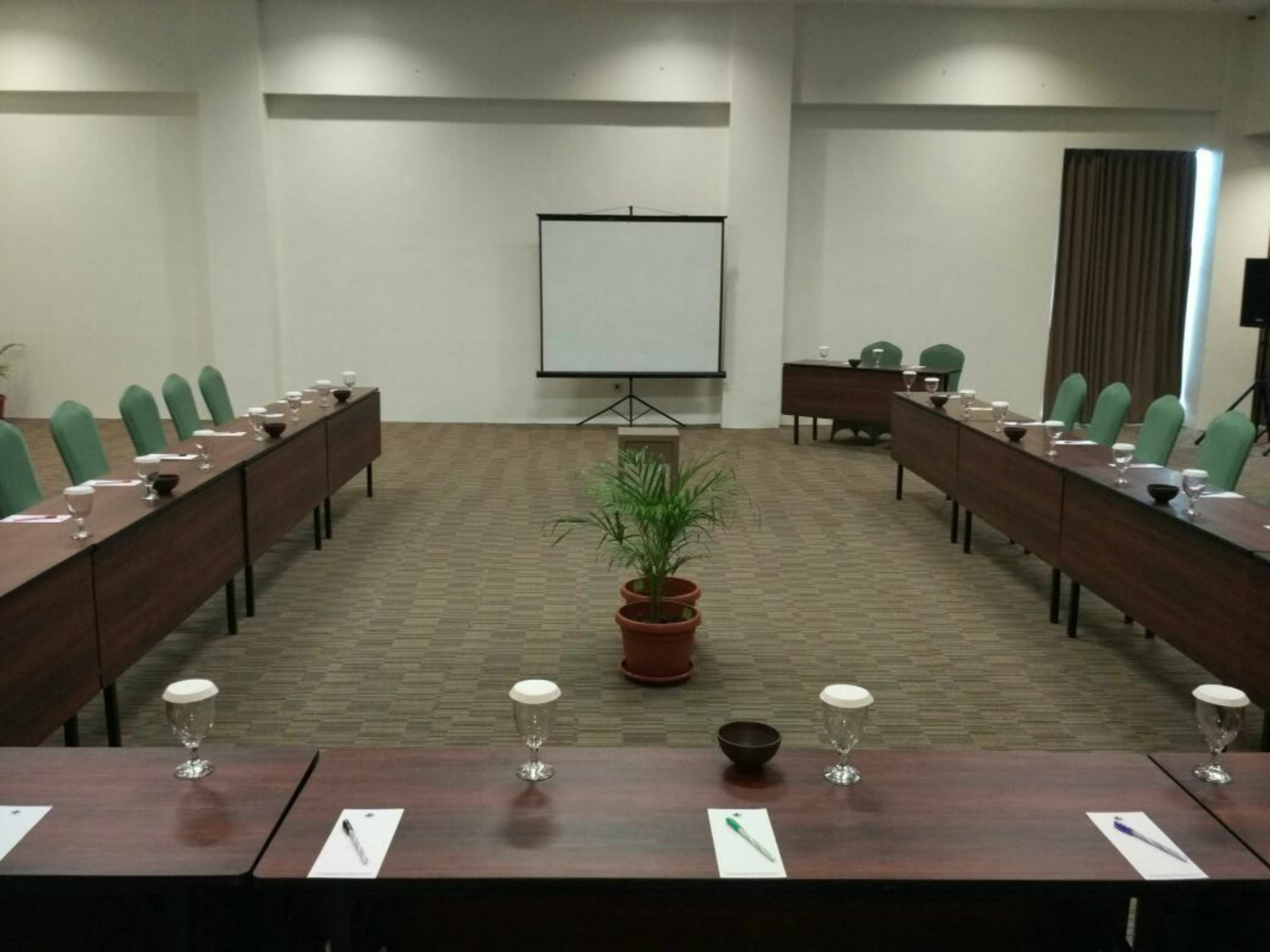Opi Indah Hotel Palembang Exterior foto